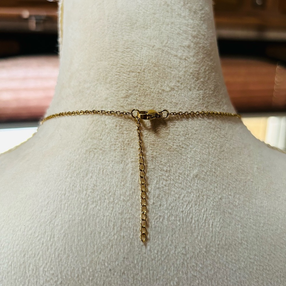 Elegant graduated drop blush pink glass stone pendant on chain necklace - Picture 4 of 7